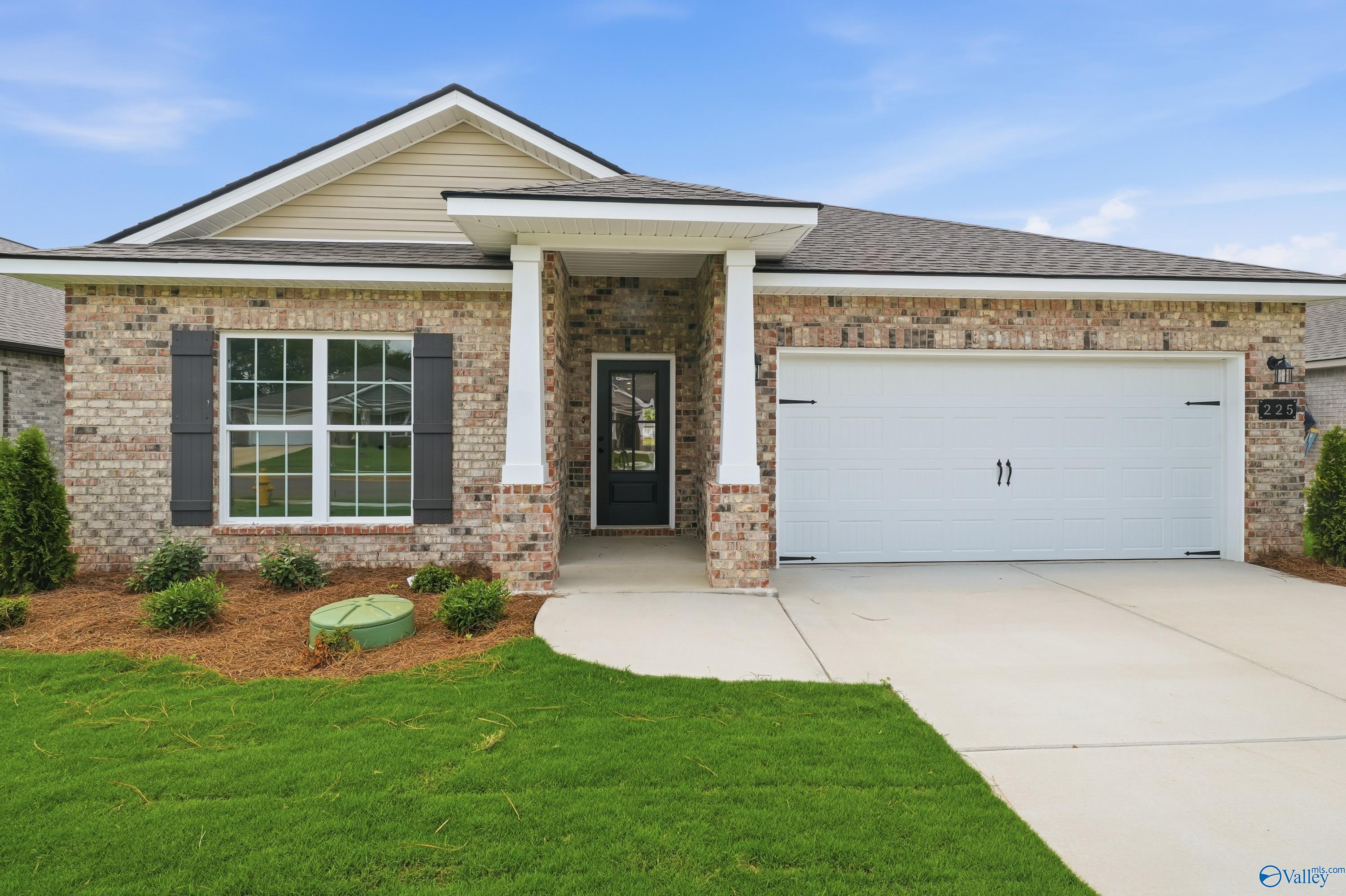 Single-story brick home with 2-car garage, The Daphne floor plan by Davidson Homes in Lynn Meadows, Meridianville, Alabama.