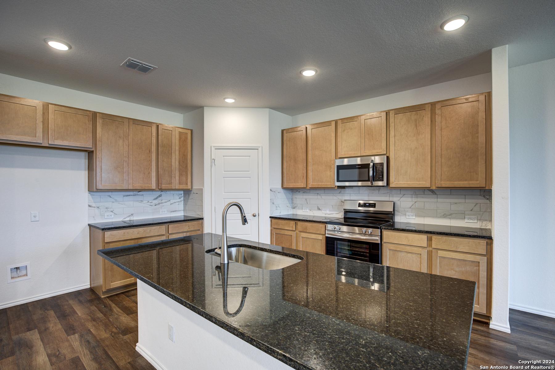 Image 10 of Davidson Homes' New Home at 208 Drew Circle