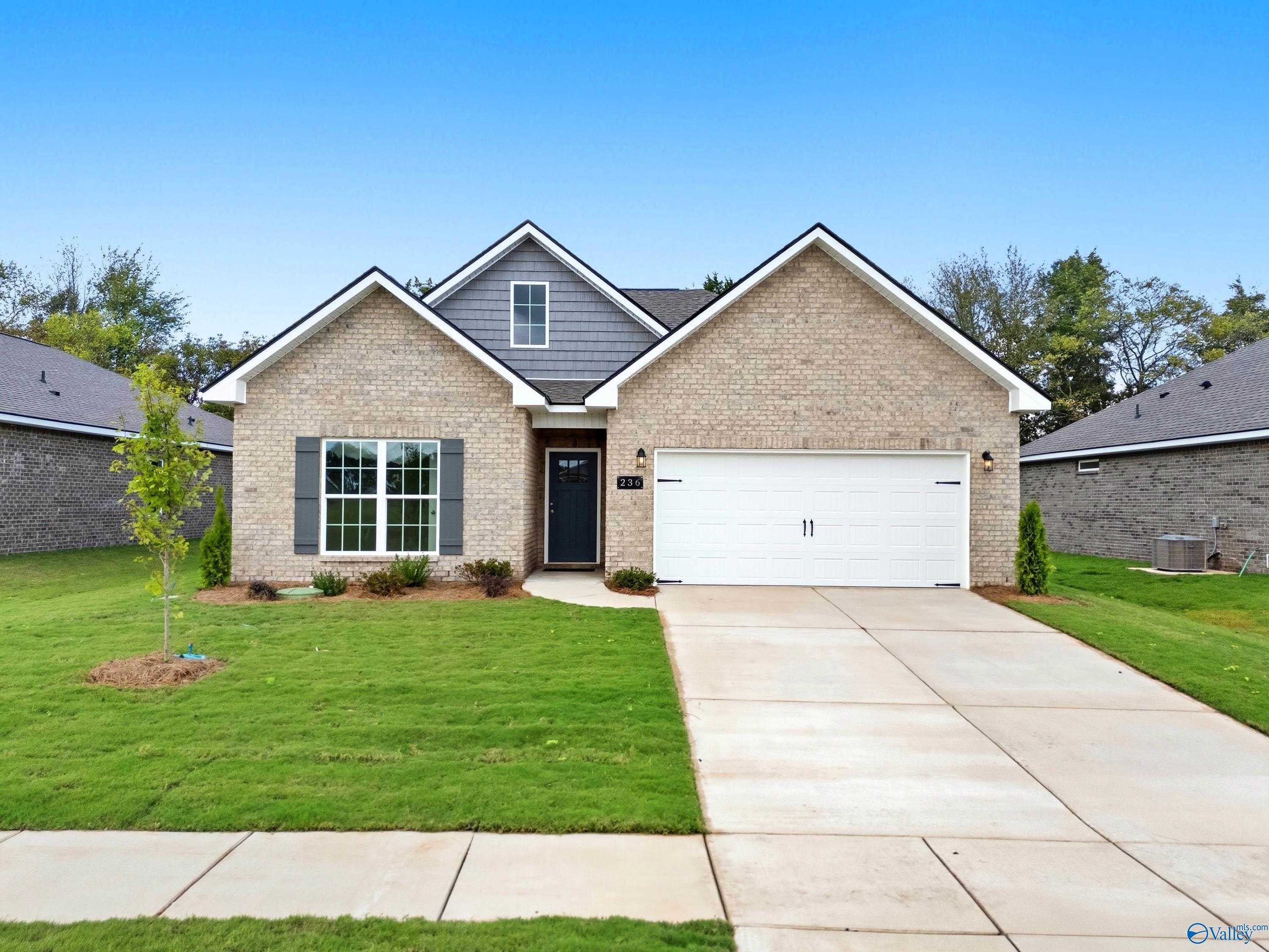Charming brick single-story 3-bedroom home with 2-car garage, driveway, and lush lawn in Lynn Meadows, Meridianville, Alabama - Davidson Homes Franklin C