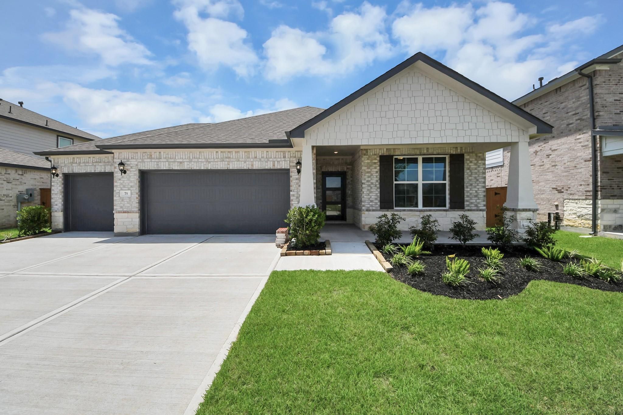 The Everett C floor plan 1-story home with 3-car garage, brick exterior, and landscaped yard in River Ranch Meadows, Texas.