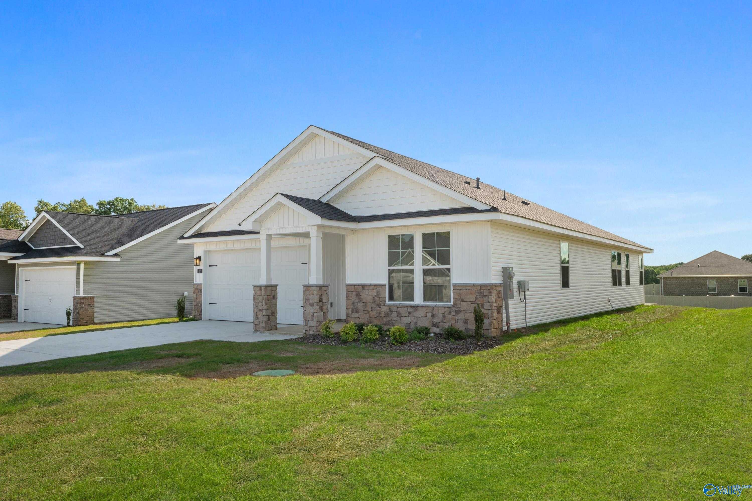 Modern white one-story home with gabled roof, columned porch, and 2-car garage in Bailey Park, Fayetteville, TN - Davidson Homes The Aurora