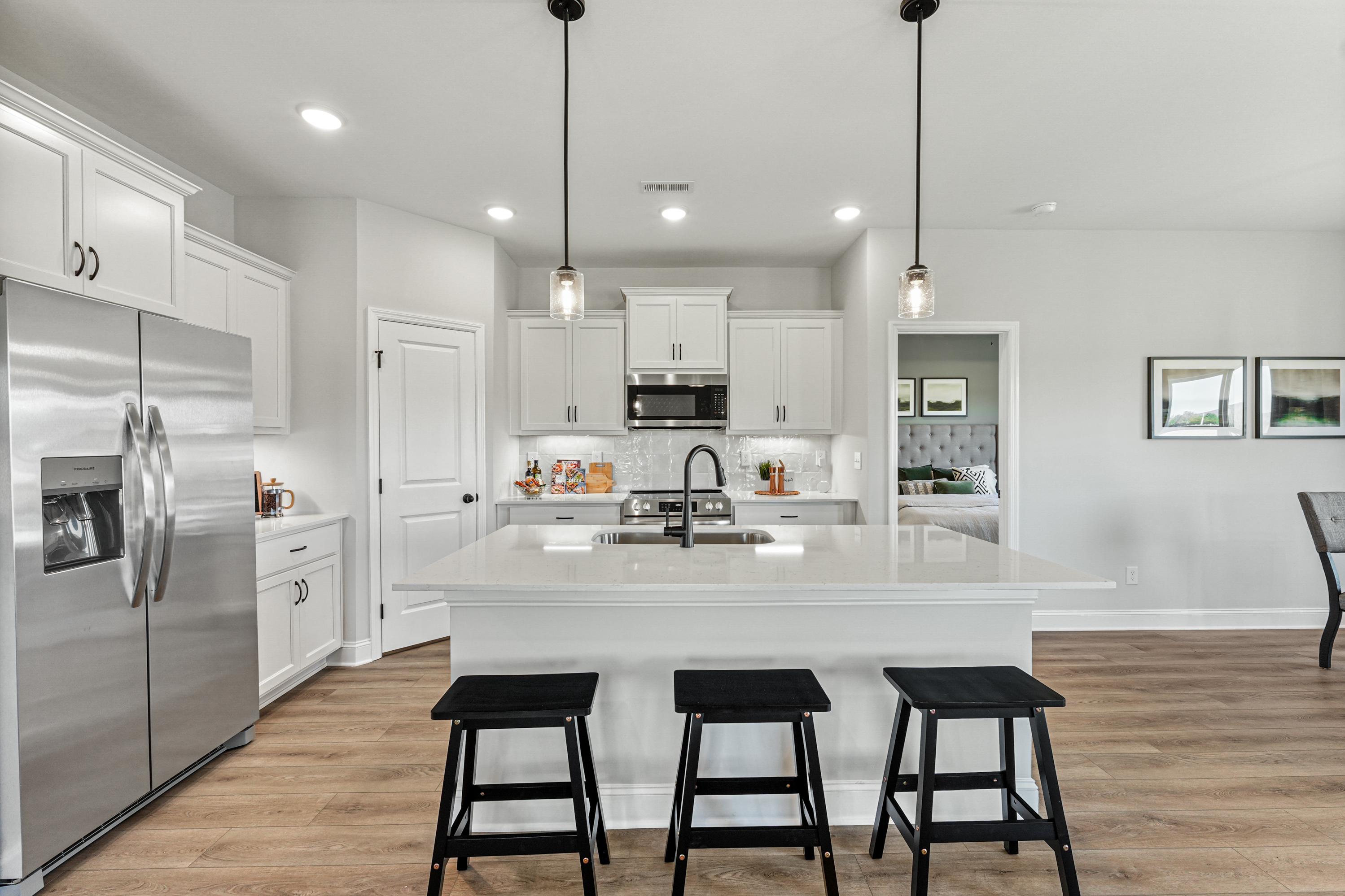 The task is to generate an SEO-optimized alt text for the image, max 125 characters. Focus on describing what's visible, no "image of" or "picture of". Describe directly and incorporate relevant keywords naturally