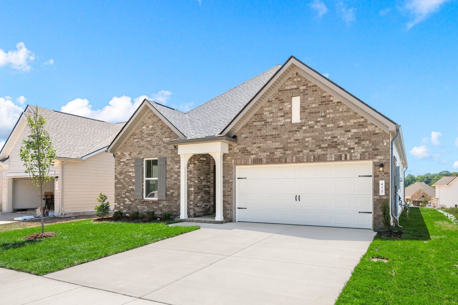 The Cottonwood E floor plan by Davidson Homes, a 1-story brick house with a 2-car garage in Woods Crossing, Gallatin, TN.