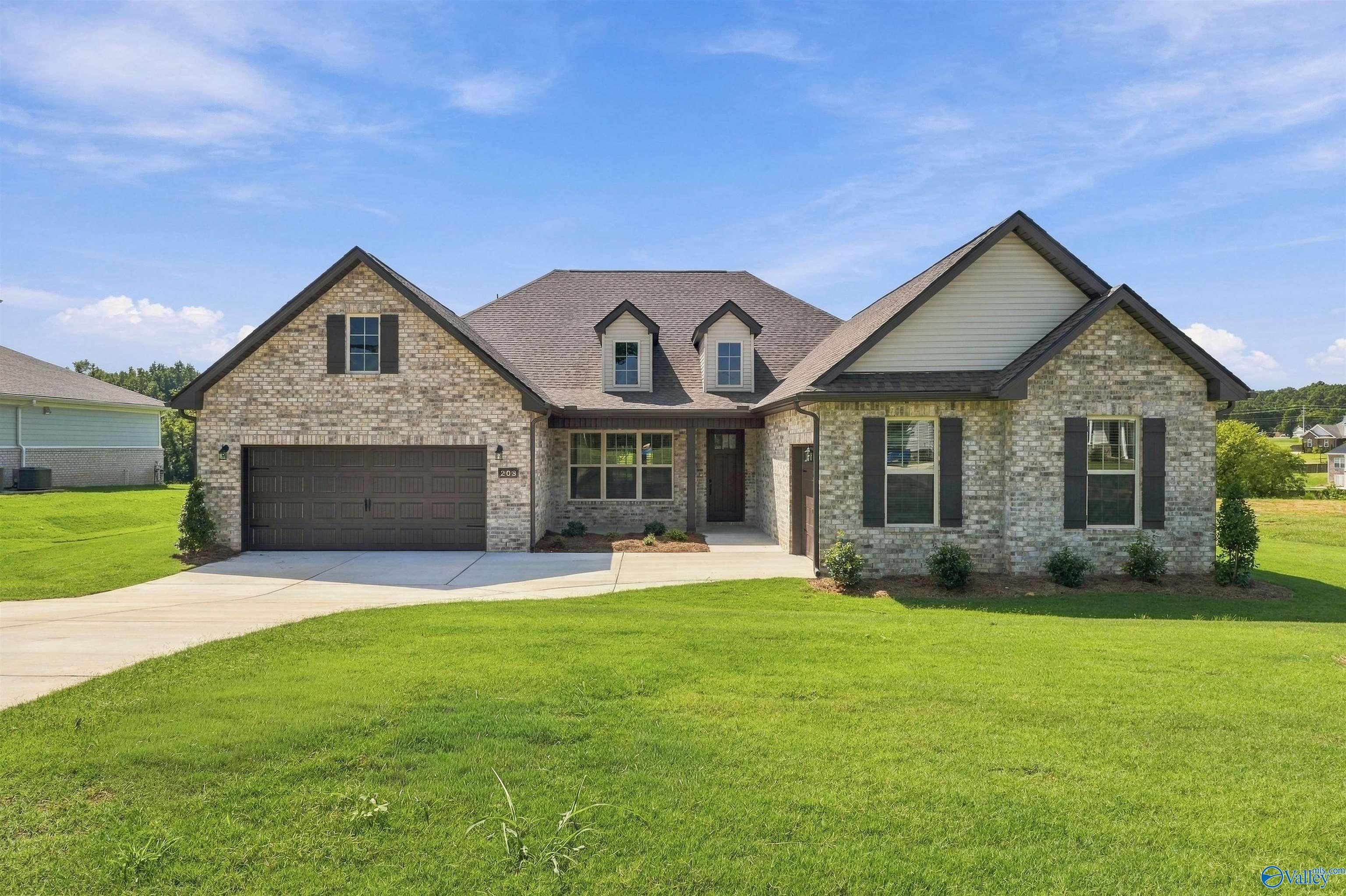 Exterior view of Davidson Homes' New Home at 208 Applewood Court