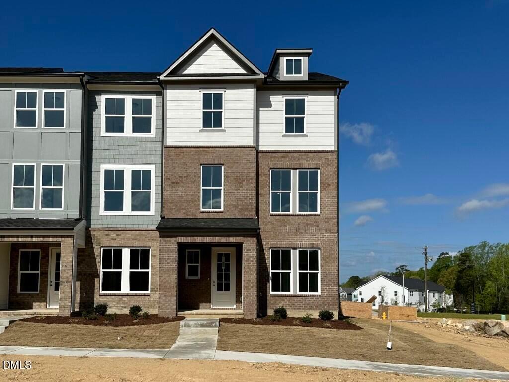 Exterior view of Davidson Homes' New Home at 610 Thatch Lane