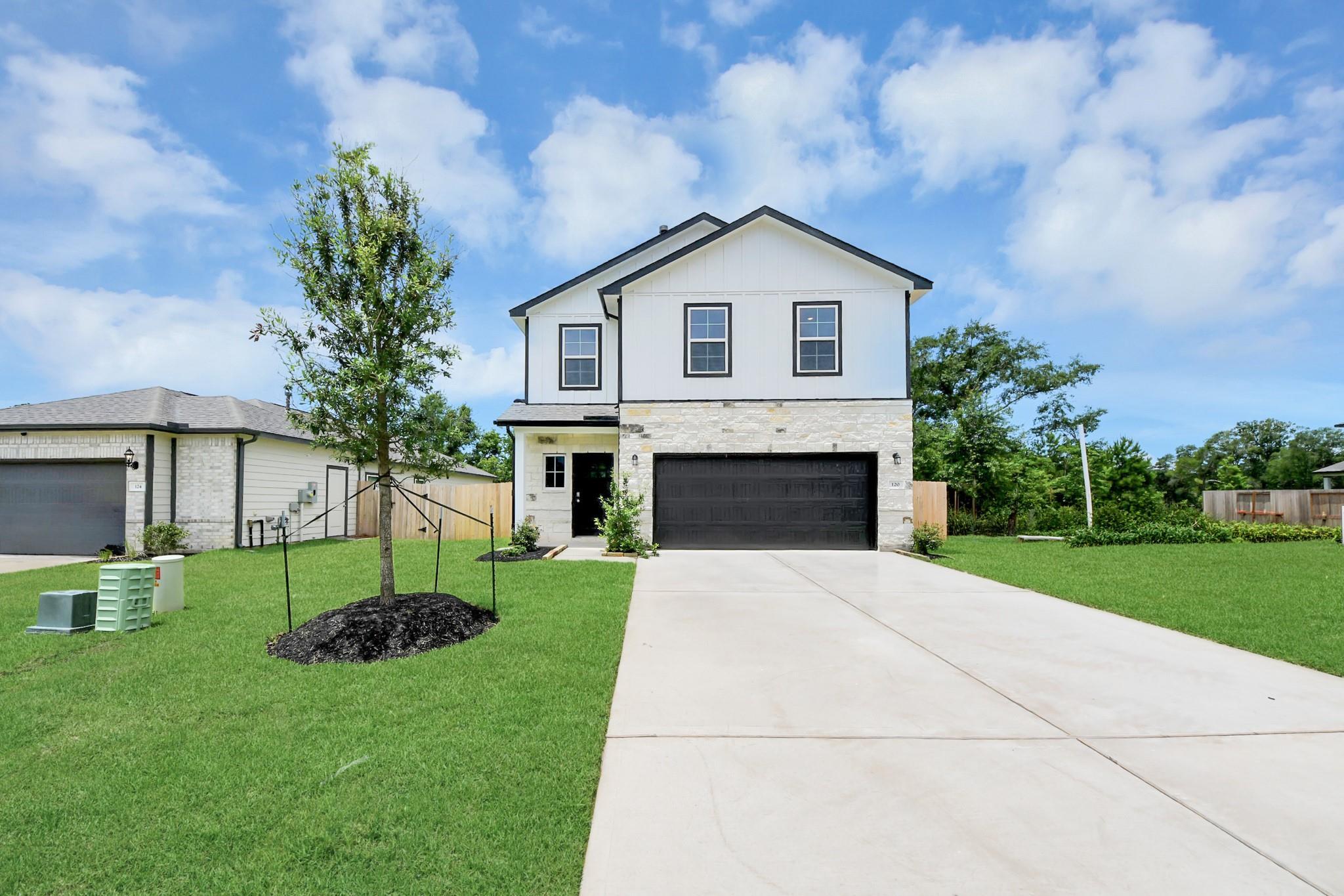Two-story Blanco E floor plan home with 2-car garage in Caney Creek Place, Conroe, Texas.