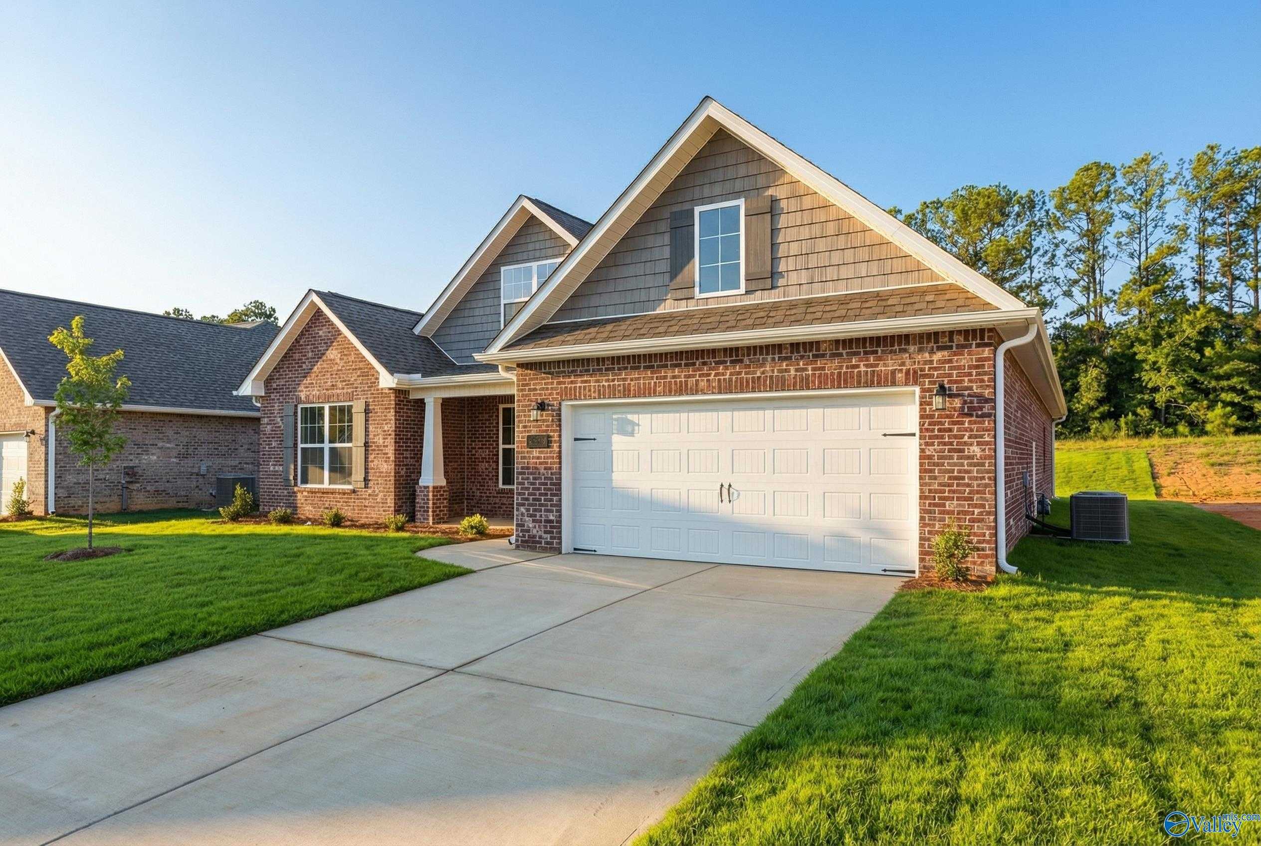Brick ranch home with 2-car garage, driveway, and lush lawn in Cain Park, Hartselle, Alabama - The Rockford B by Davidson Homes