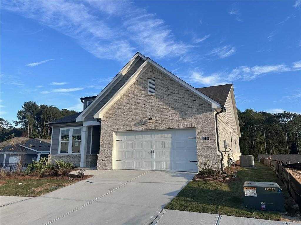 Modern brick single-story home with 2-car garage, driveway, and landscaping in Kelly Preserve, Loganville, Georgia - Davidson Homes The Glenwood C