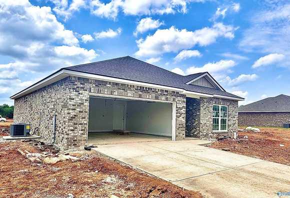 Exterior view of Davidson Homes' New Home at 204 Pine Island