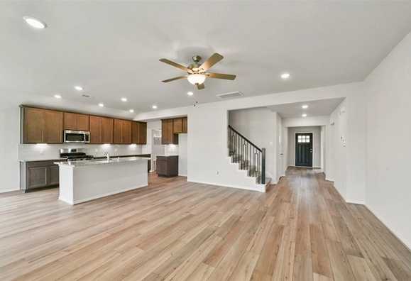 Image 3 of Davidson Homes' New Home at 221 Harlingen Drive