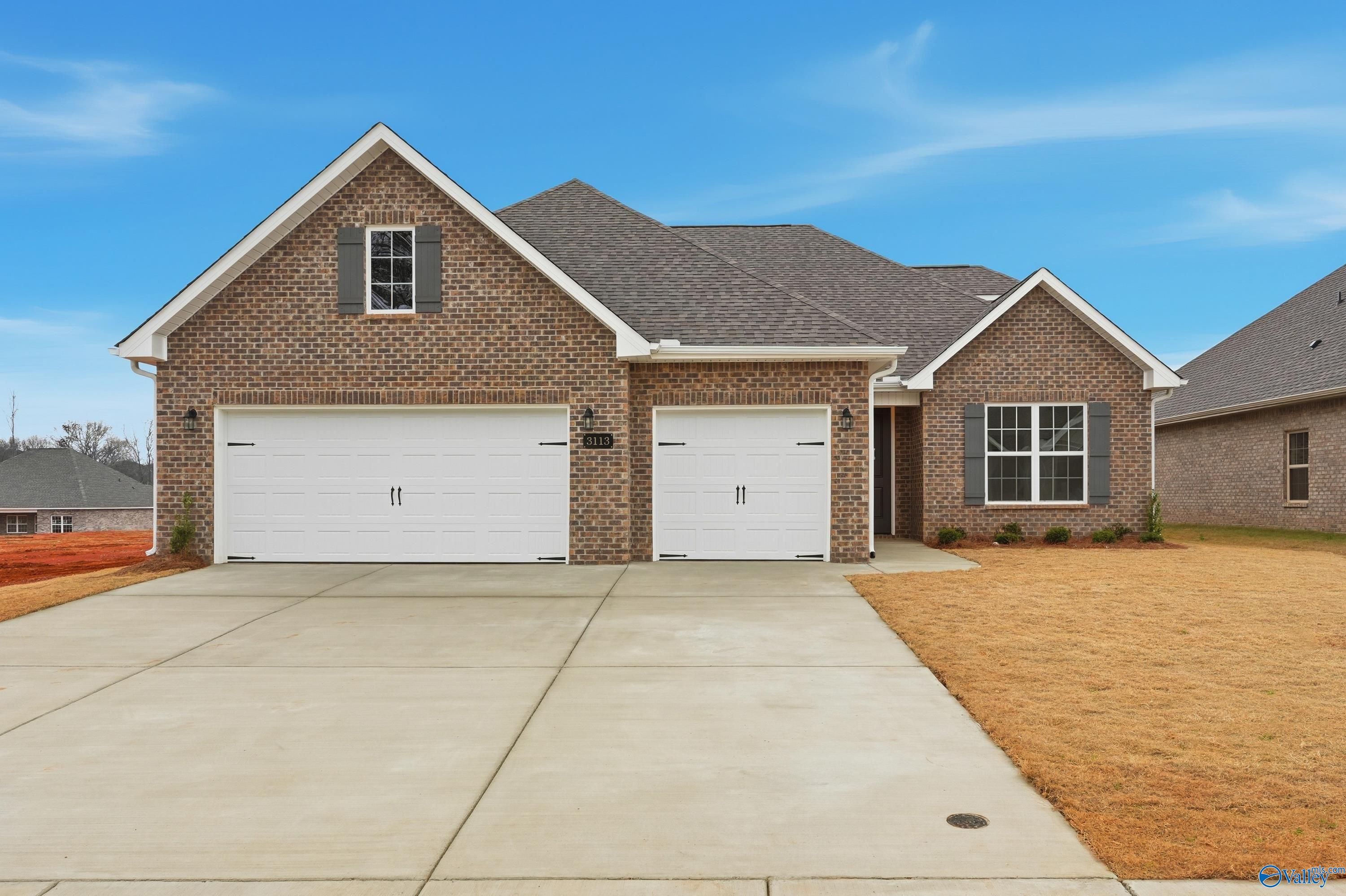 Brick single-story home with gabled roof, 2-car garage, and concrete driveway in River Road Estates, Decatur, Alabama - Davidson Homes The Kirkland