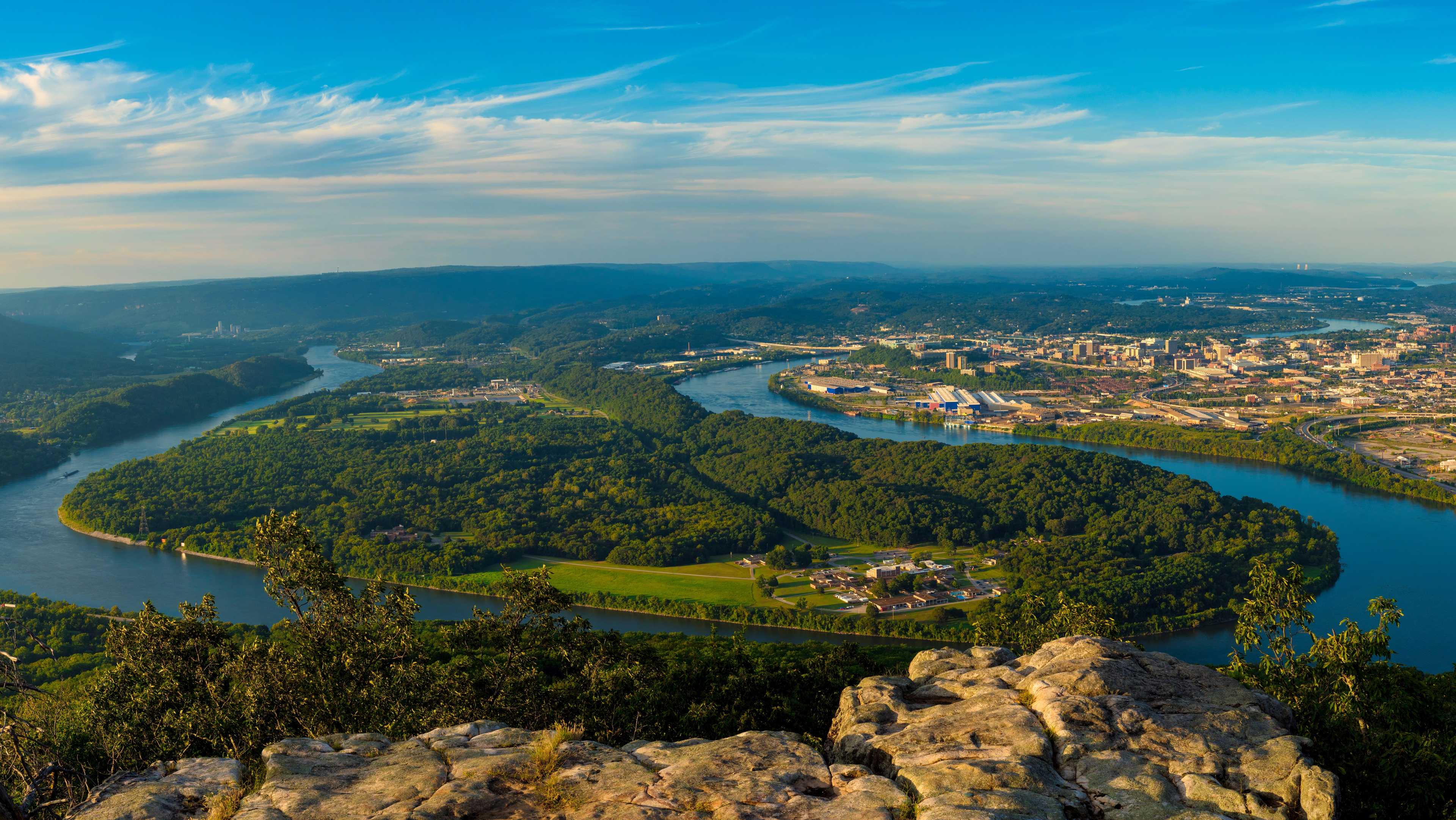 Scenic overlook at Lookout Mountain near Chattanooga, TN