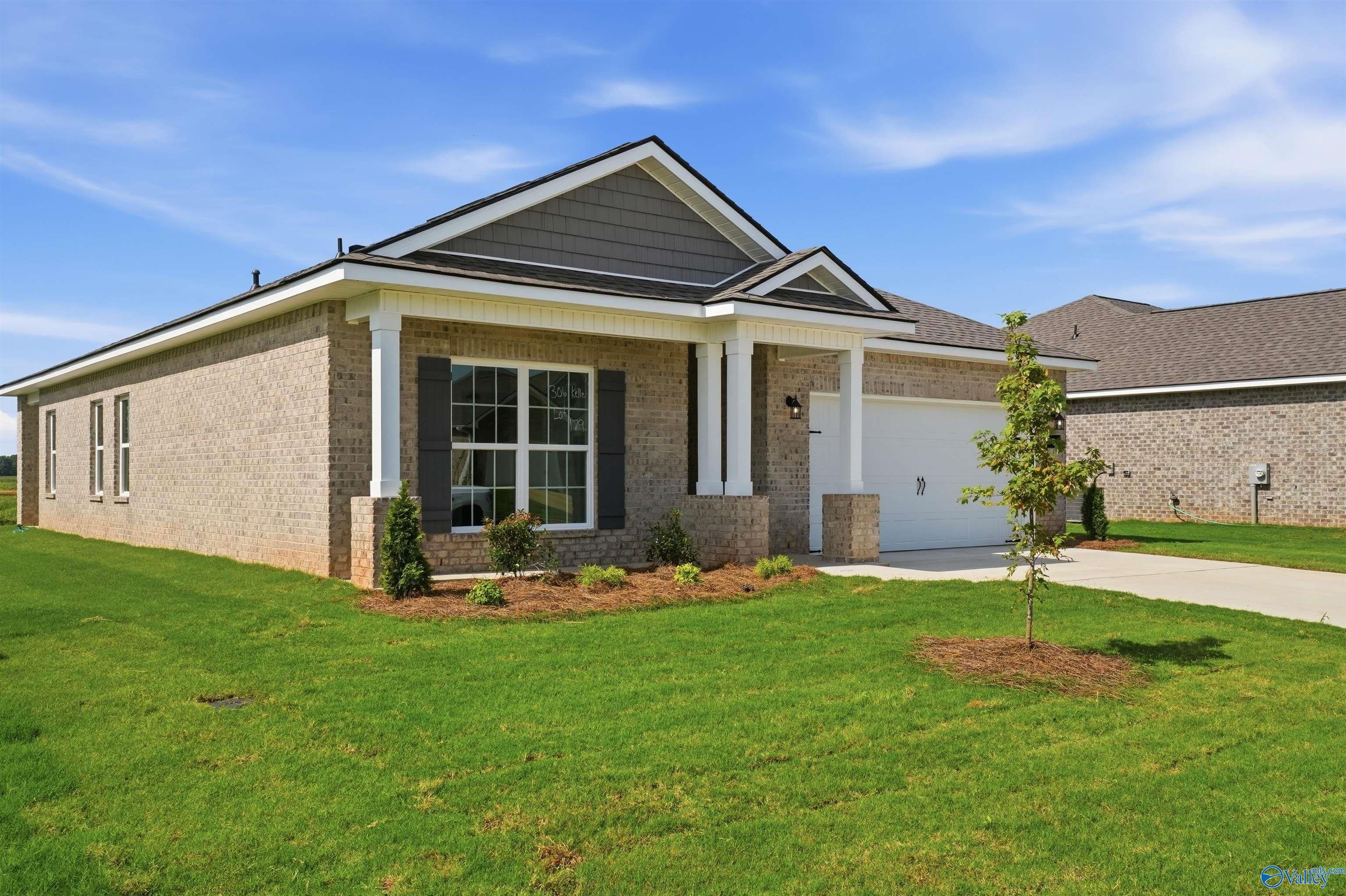 The Franklin B floor plan by Davidson Homes: 1,620 sq ft, 3-bedroom, 2-bath ranch home in Clearview, Hazel Green, Alabama.
