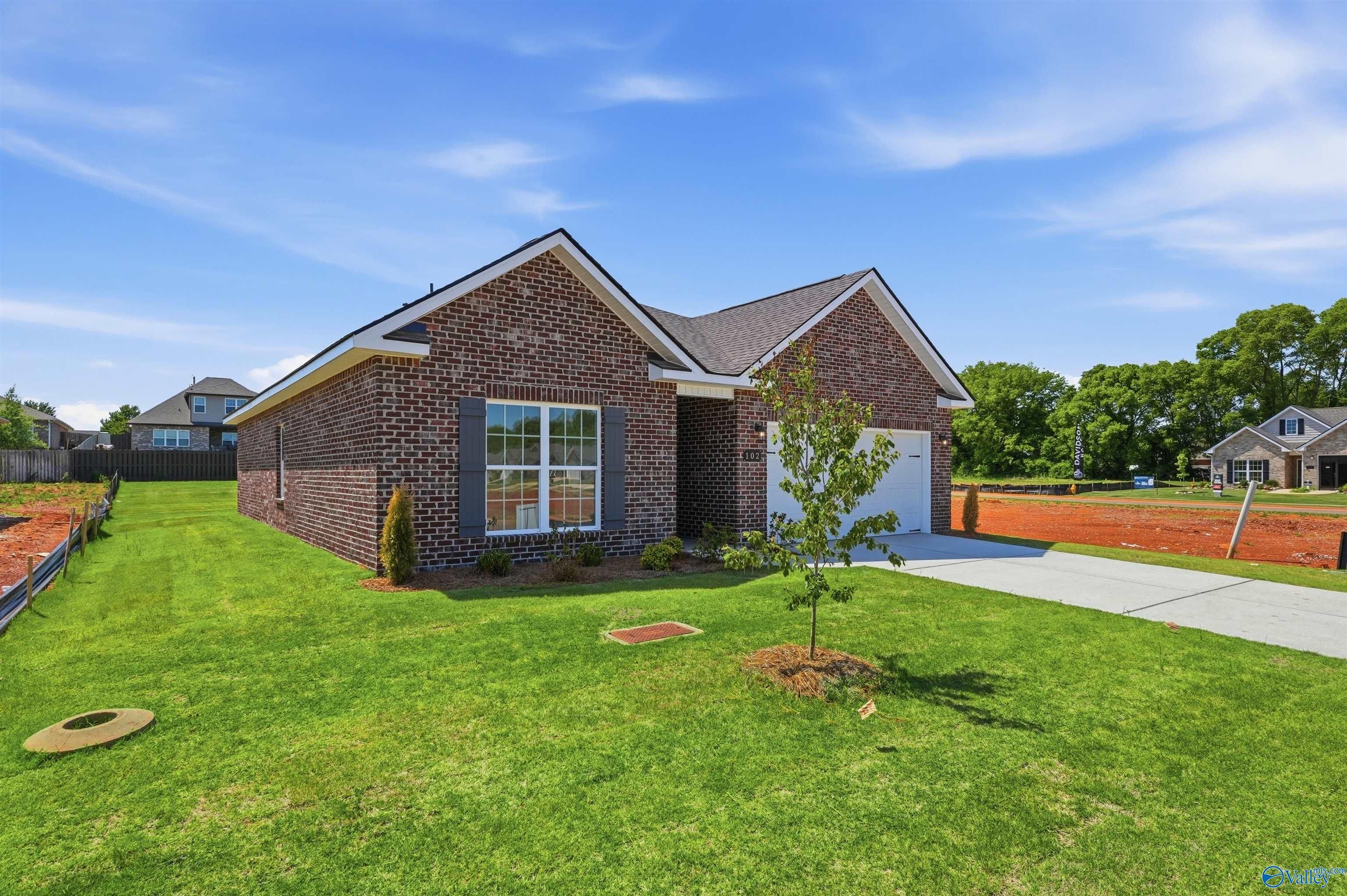 The Franklin C floor plan by Davidson Homes: a 1,620 sq ft, 1-story brick house with 2-car garage in Lynn Meadows, AL.