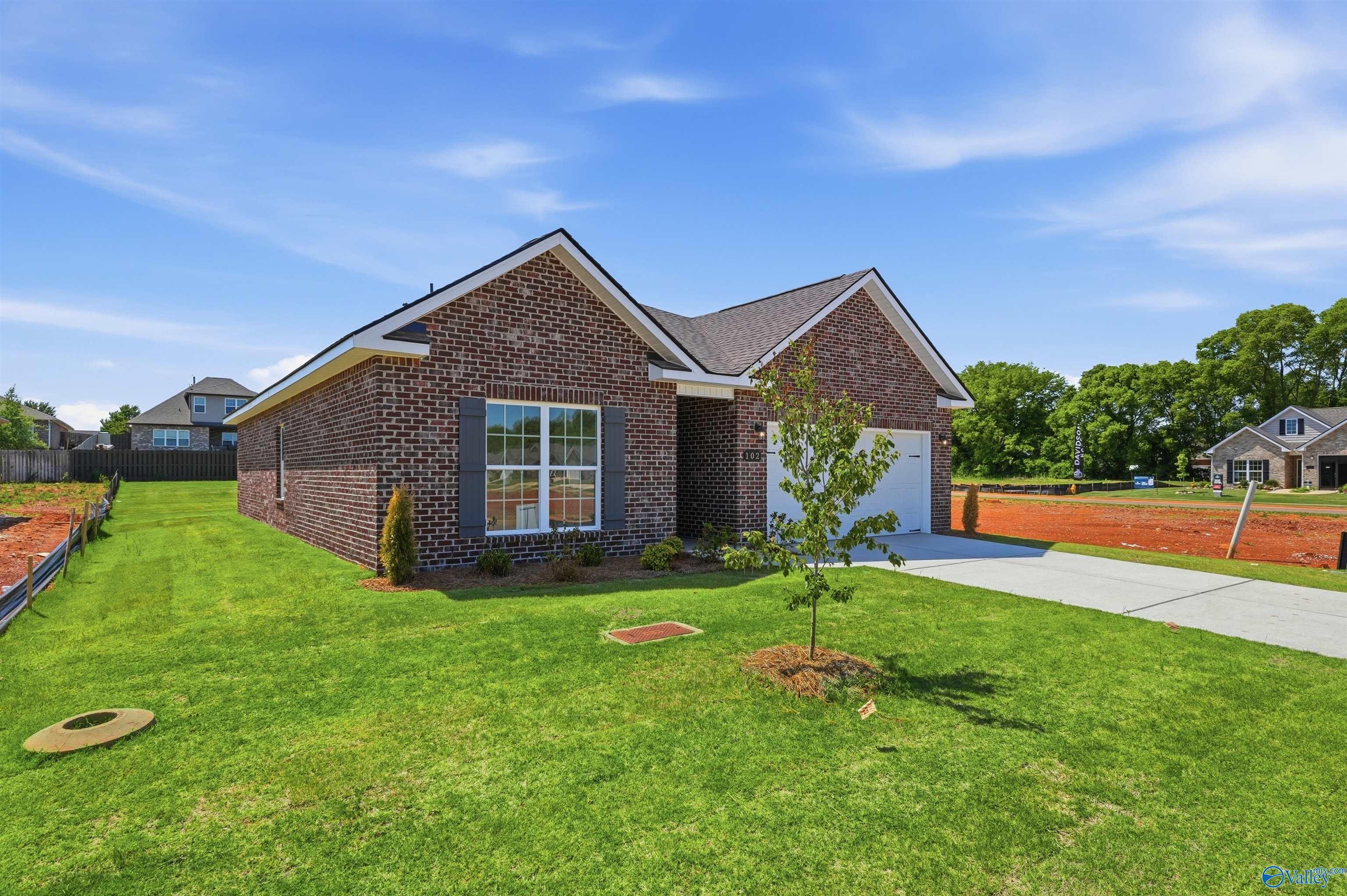 The Franklin C floor plan by Davidson Homes: a 1,620 sq ft, 1-story brick house with 2-car garage in Lynn Meadows, AL.