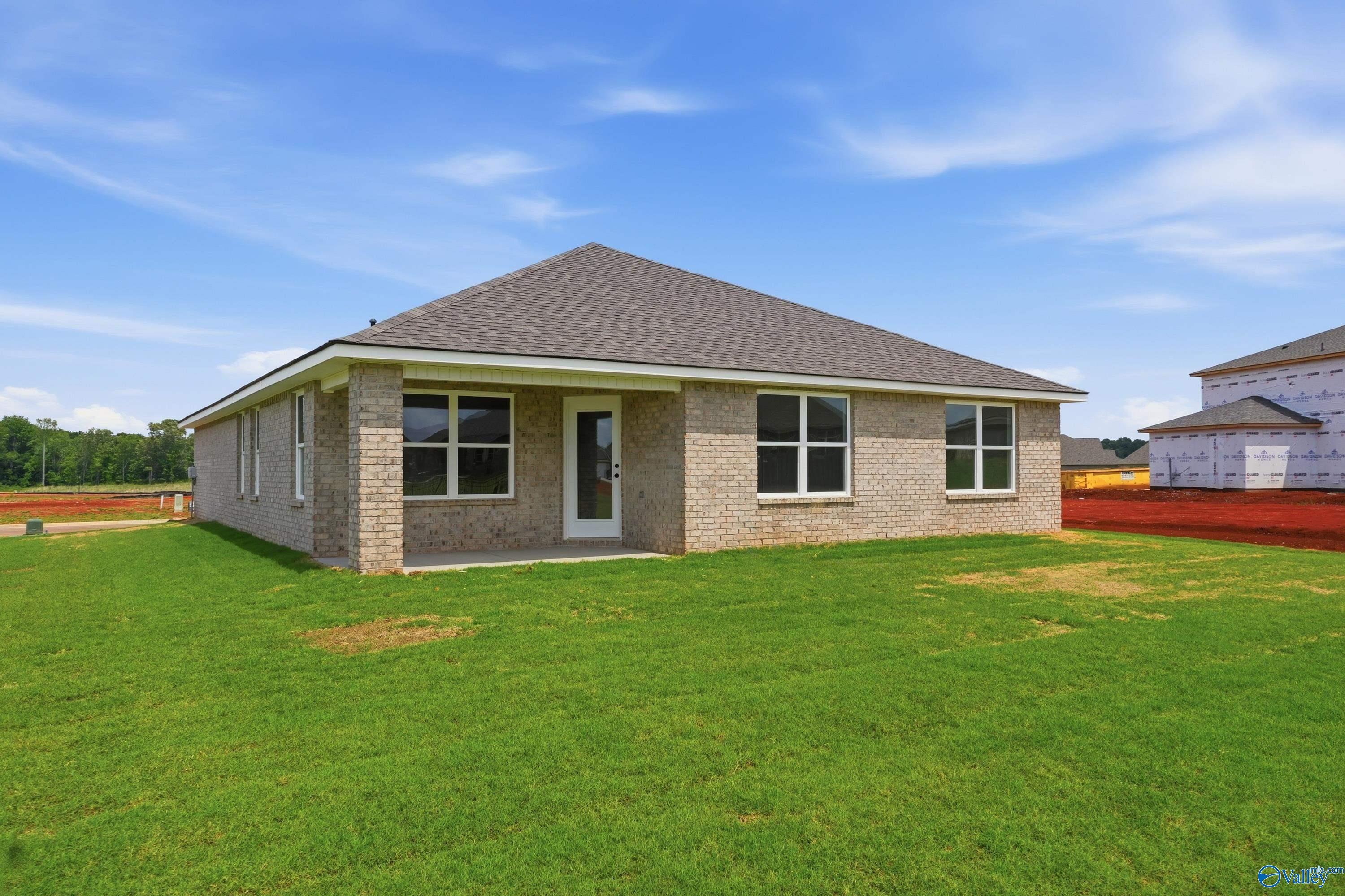 Back exterior view of The Franklin floor plan by Davidson Homes in Heritage Lakes, New Market, Alabama.