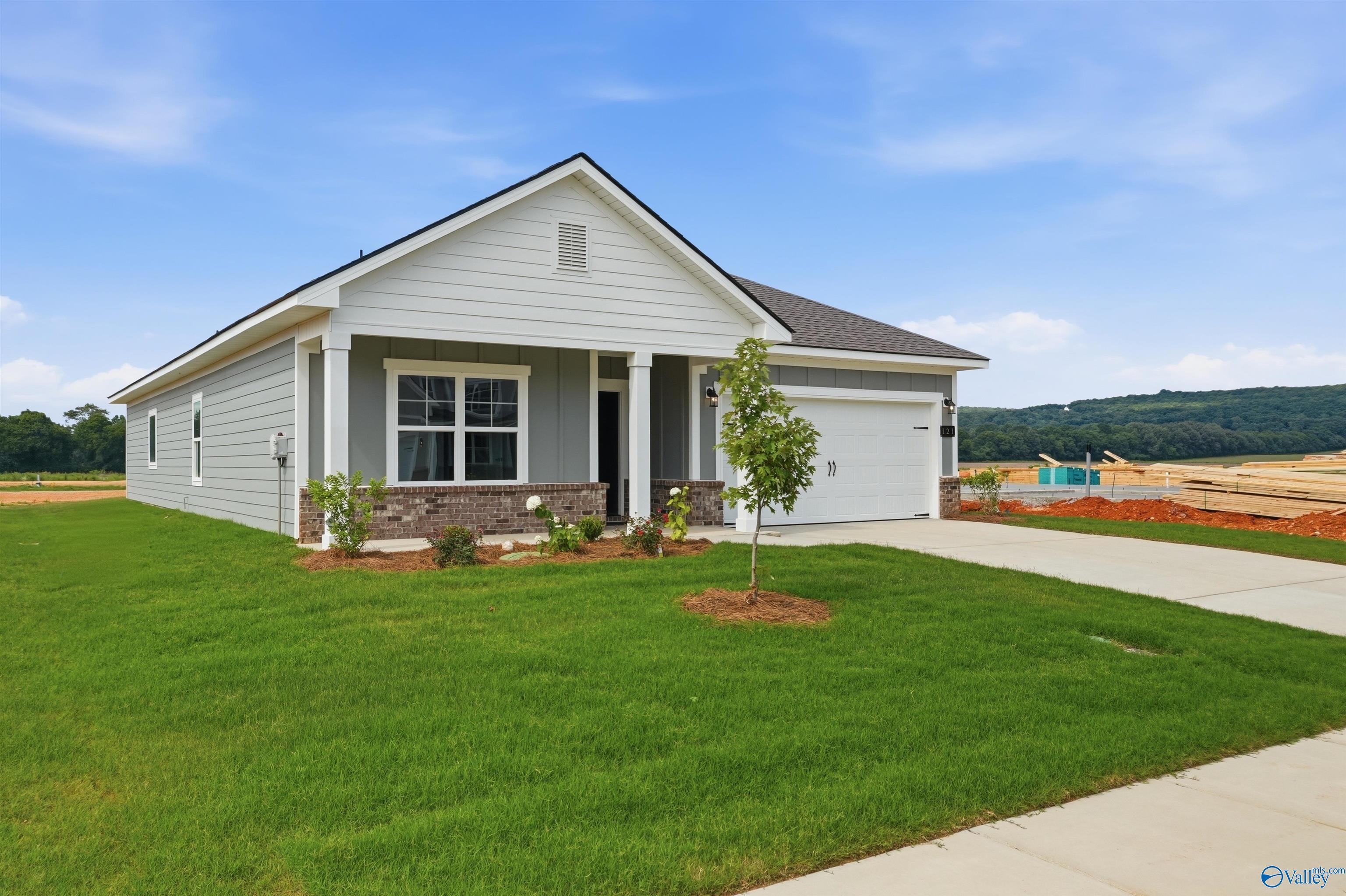 1-story, 4-bedroom Daphne F floor plan by Davidson Homes with 2-car garage in Berry Cove, New Market, Alabama.