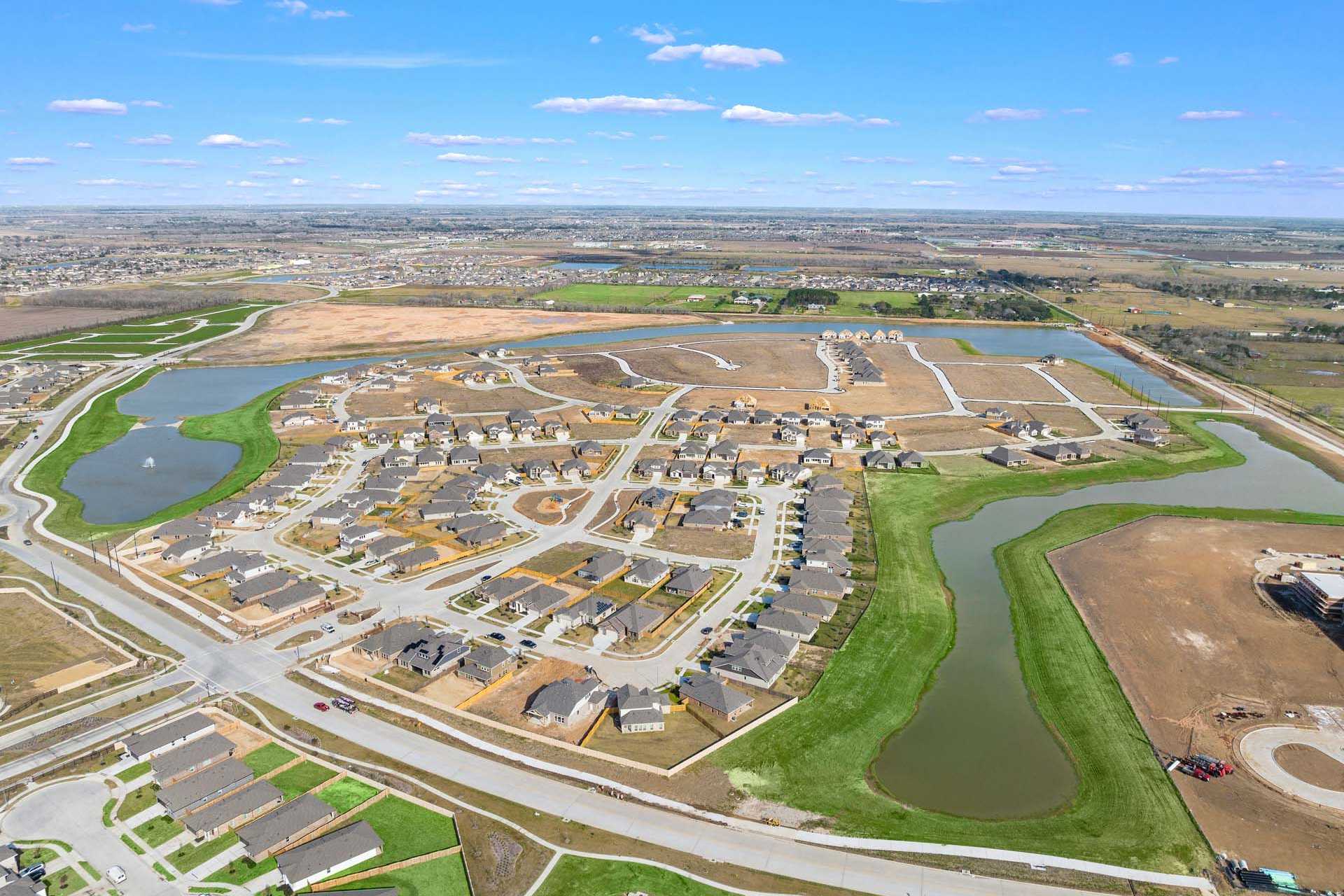 Aerial view of Sierra Vista neighborhood in Rosharon Texas with new Davidson Homes clustered around ponds and green spaces