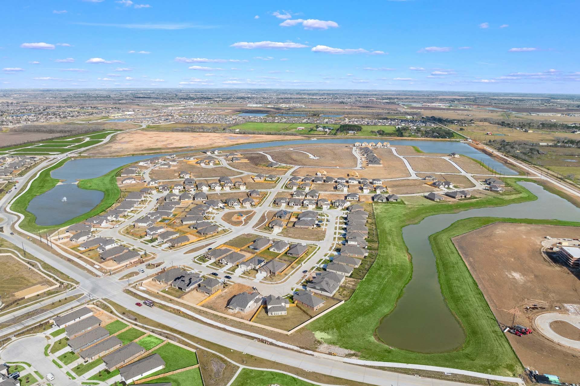 Aerial view of Sierra Vista neighborhood in Rosharon Texas with new Davidson Homes clustered around ponds and green spaces