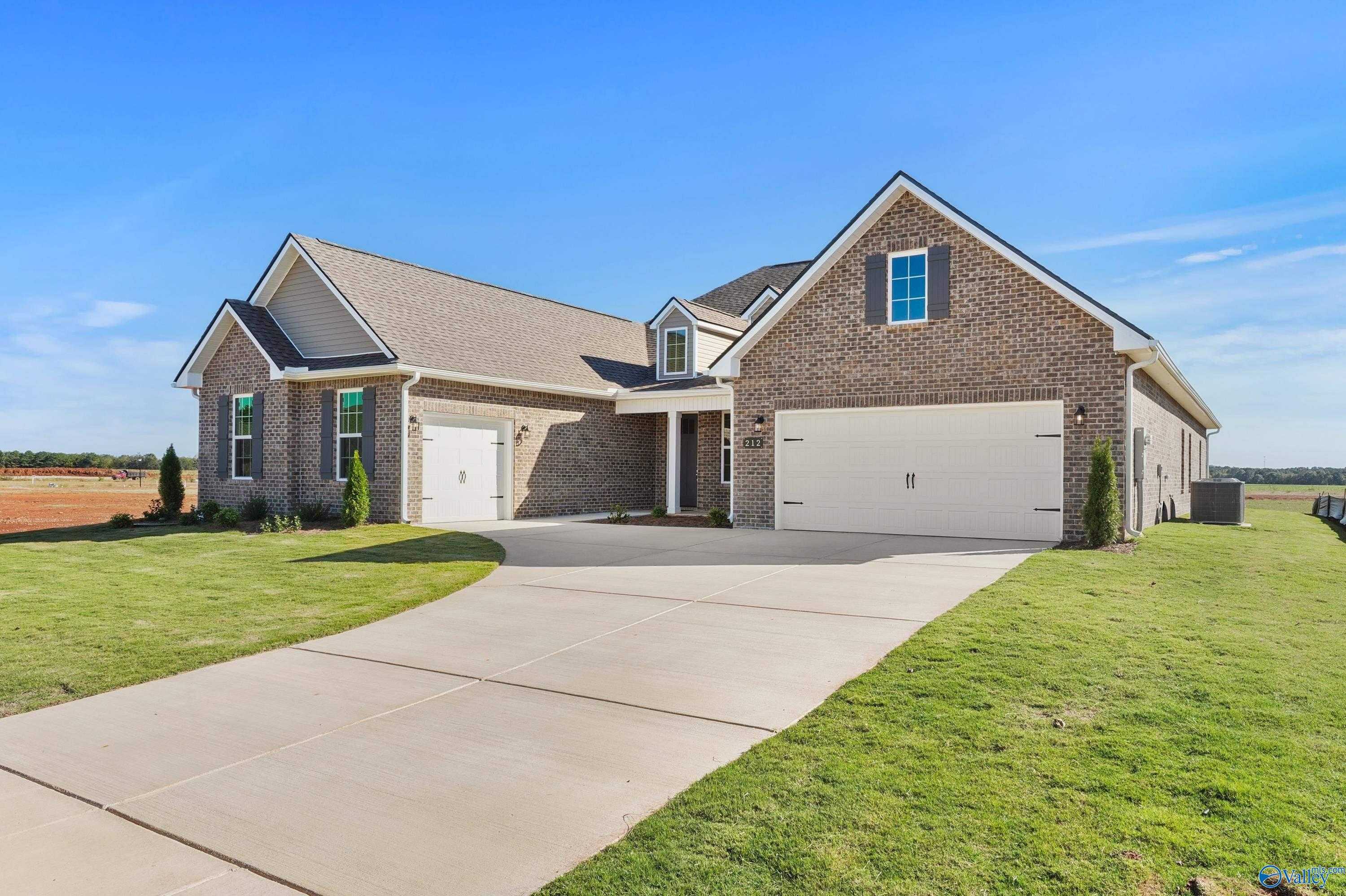 Image 2 of Davidson Homes' New Home at 212 Kendall Farms Boulevard