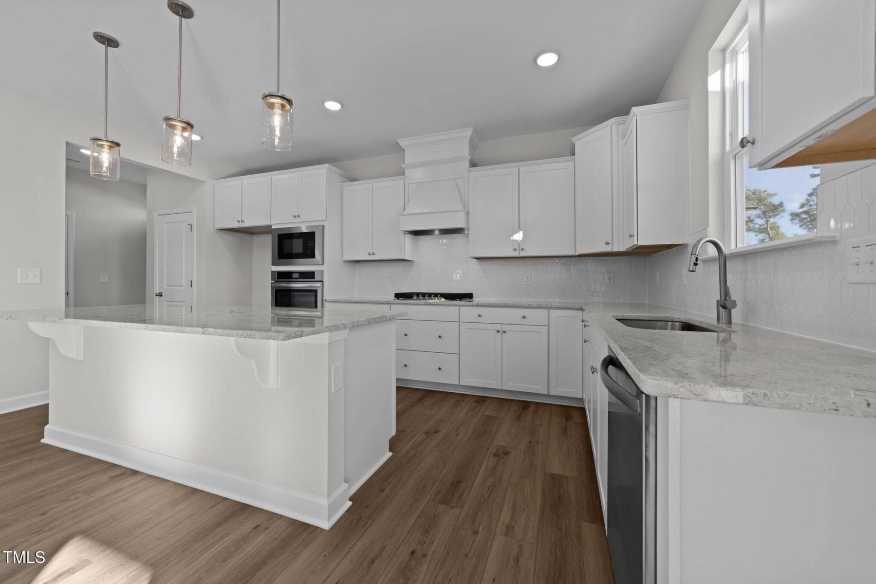 Image 6 of Davidson Homes' New Home at 432 Golden Dragonfly Street