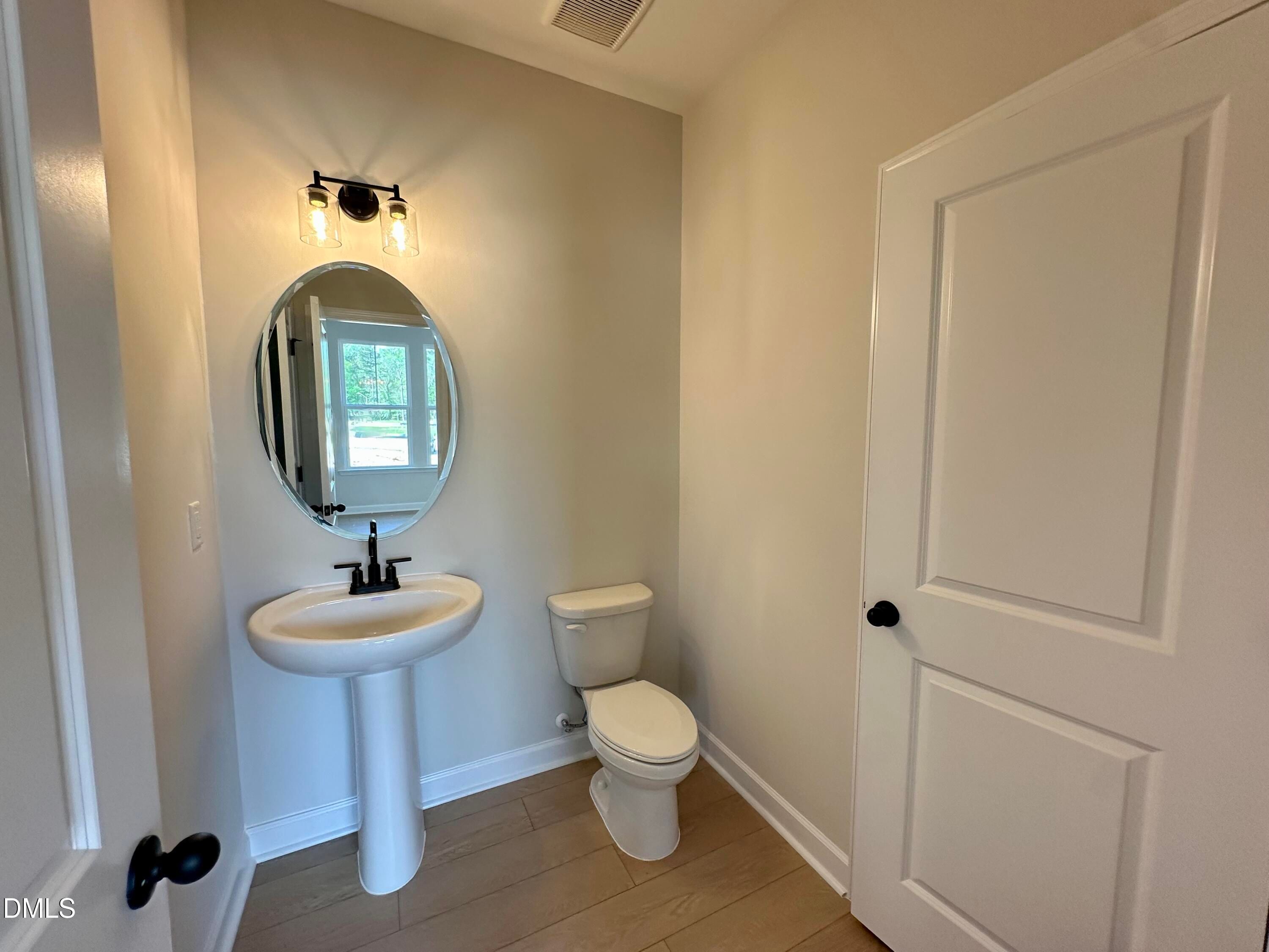 Image 5 of Davidson Homes' New Home at 608 Thatch Lane