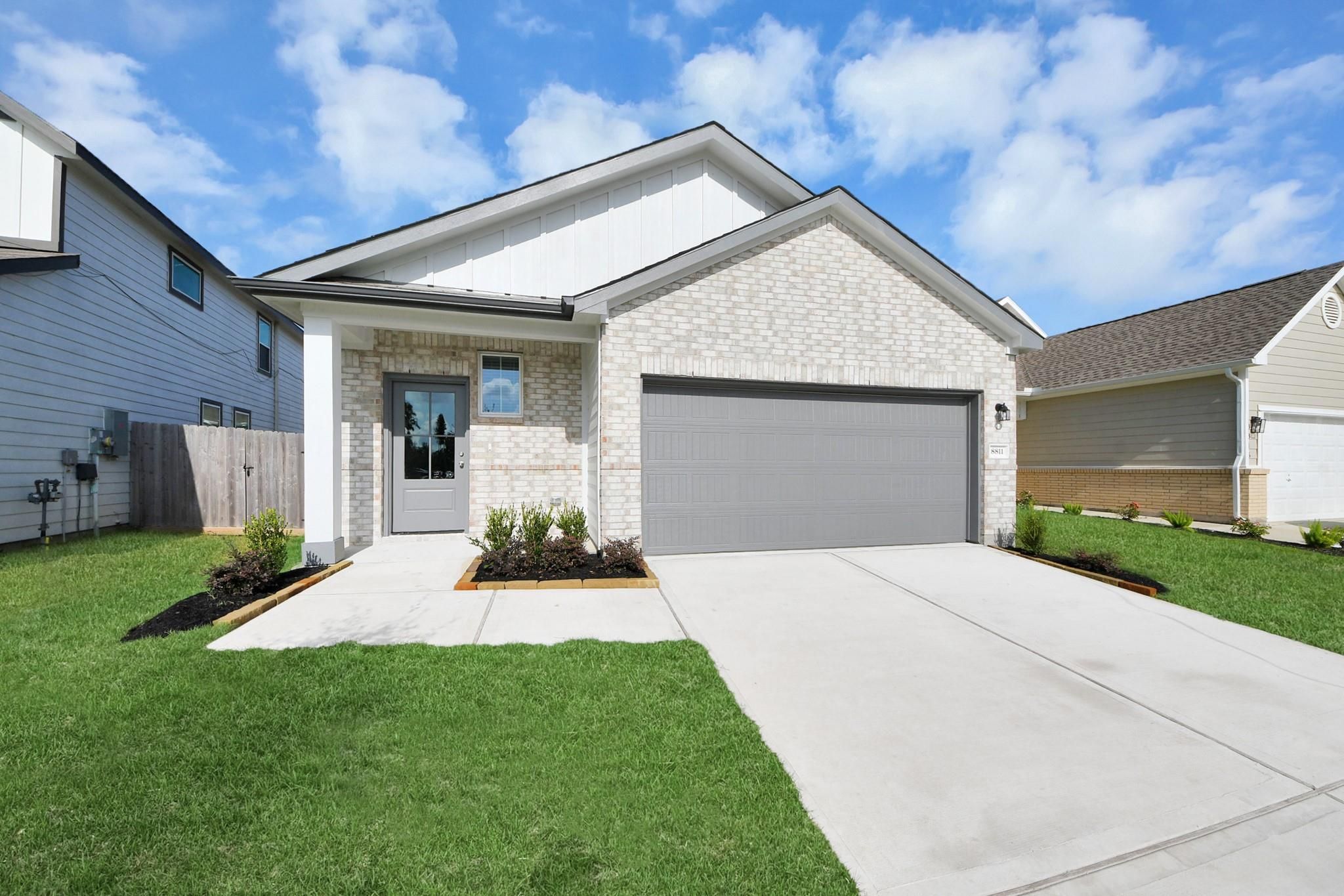 Single-story Davidson Homes Frio F floor plan with 2-car garage in Robins Landing, Houston, Texas.