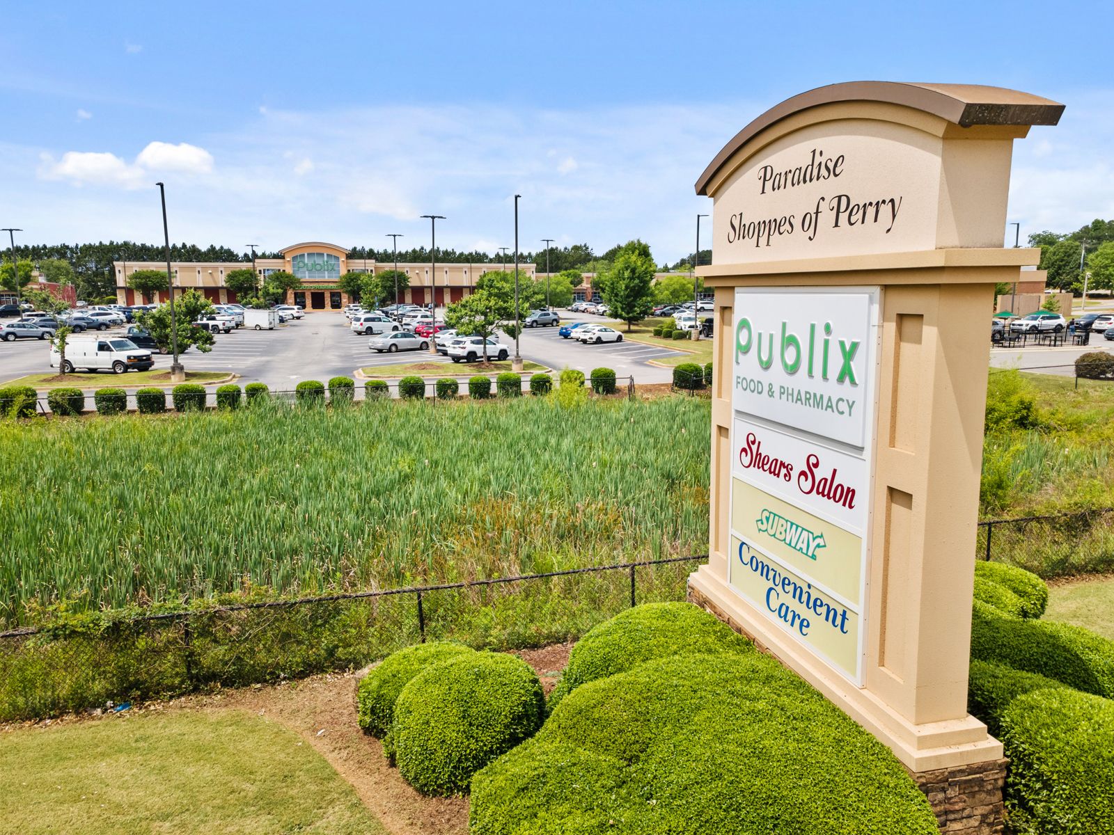 Paradise Shoppes of Perry near Ivy Glen featuring Publix, local retail, and dining options in Perry, Georgia.