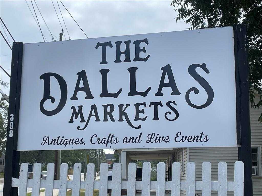 The Dallas Markets sign featuring antiques, crafts and live events in Dallas, Georgia near Riverwood neighborhood