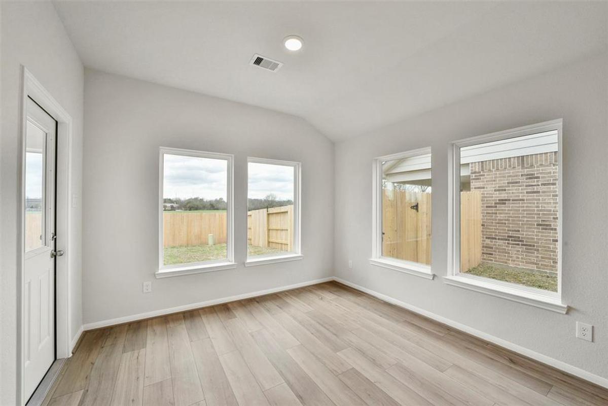 Image 15 of Davidson Homes' New Home at 221 Harlingen Drive