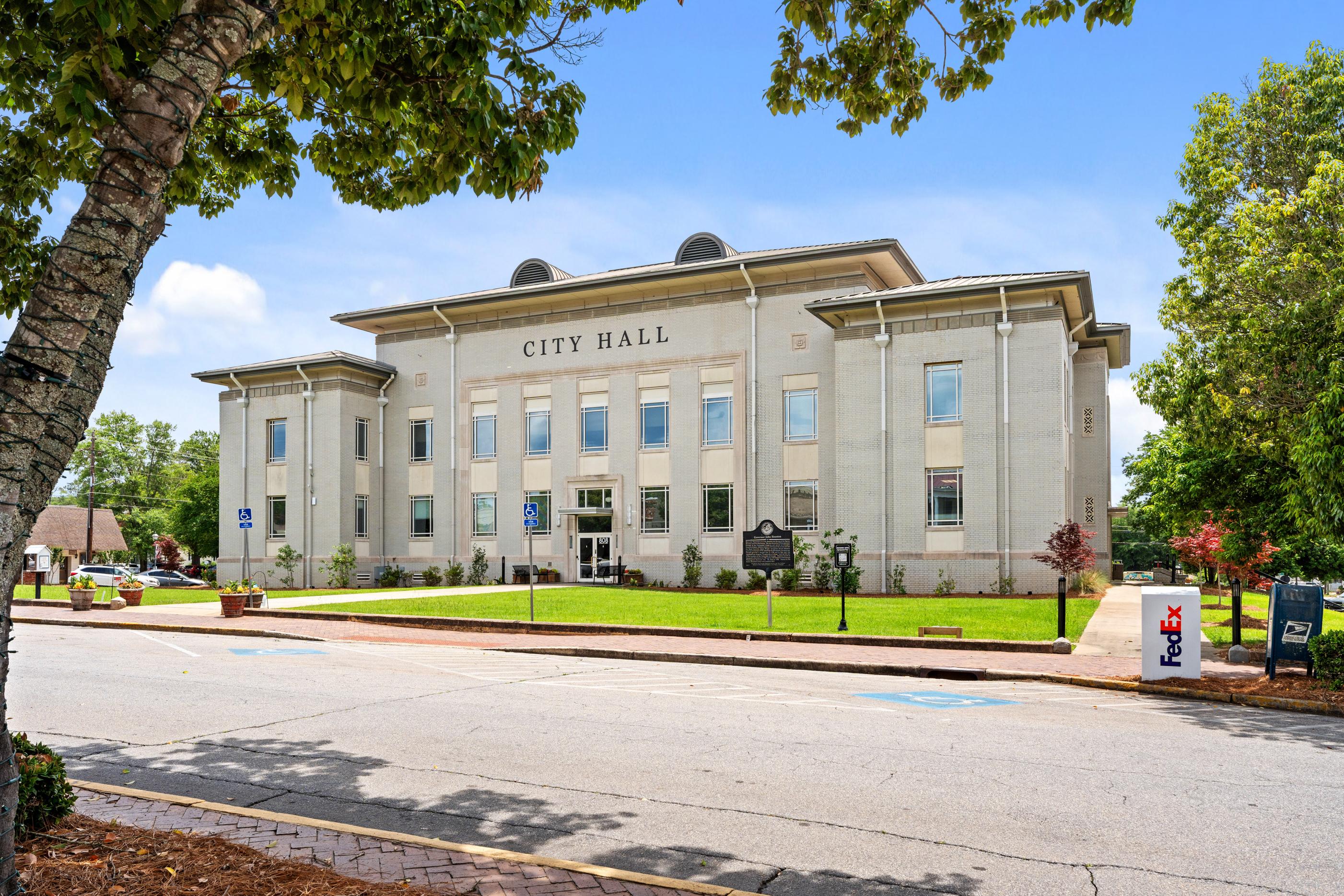 Perry City Hall building exterior in Perry, Georgia, near the Ivy Glen community by Davidson Homes.