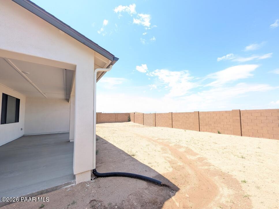 Covered patio and spacious backyard with privacy wall at The Durango II G floor plan in South Ranch, Prescott, Arizona.