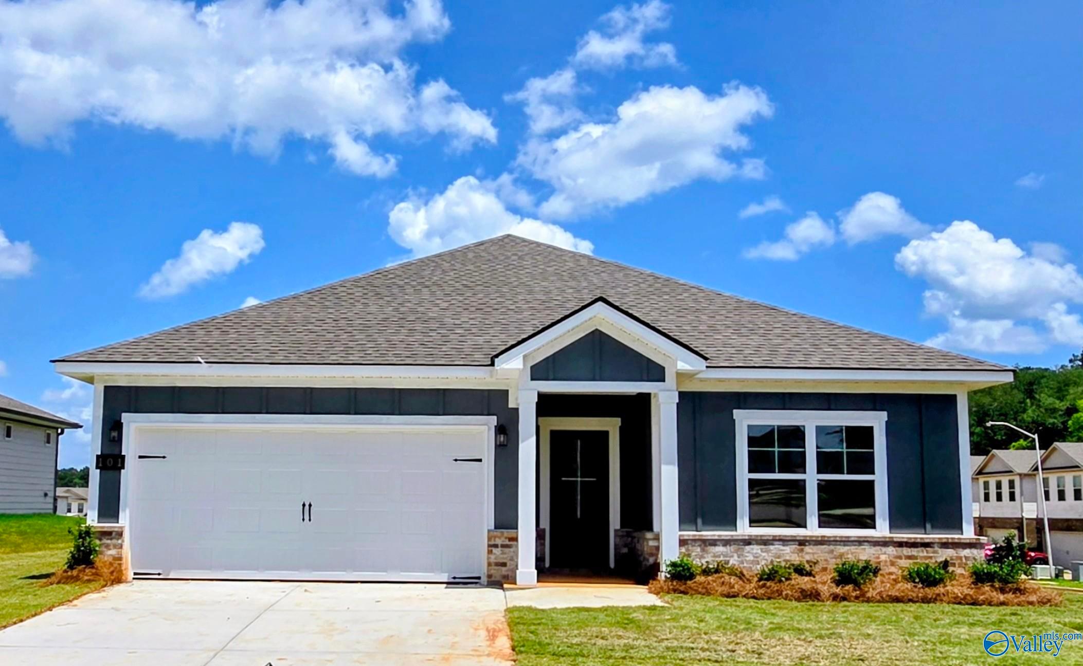 The Daphne E floor plan by Davidson Homes: 1-story, 4-bedroom house with 2-car garage in Evergreen Mill, Madison, Alabama.