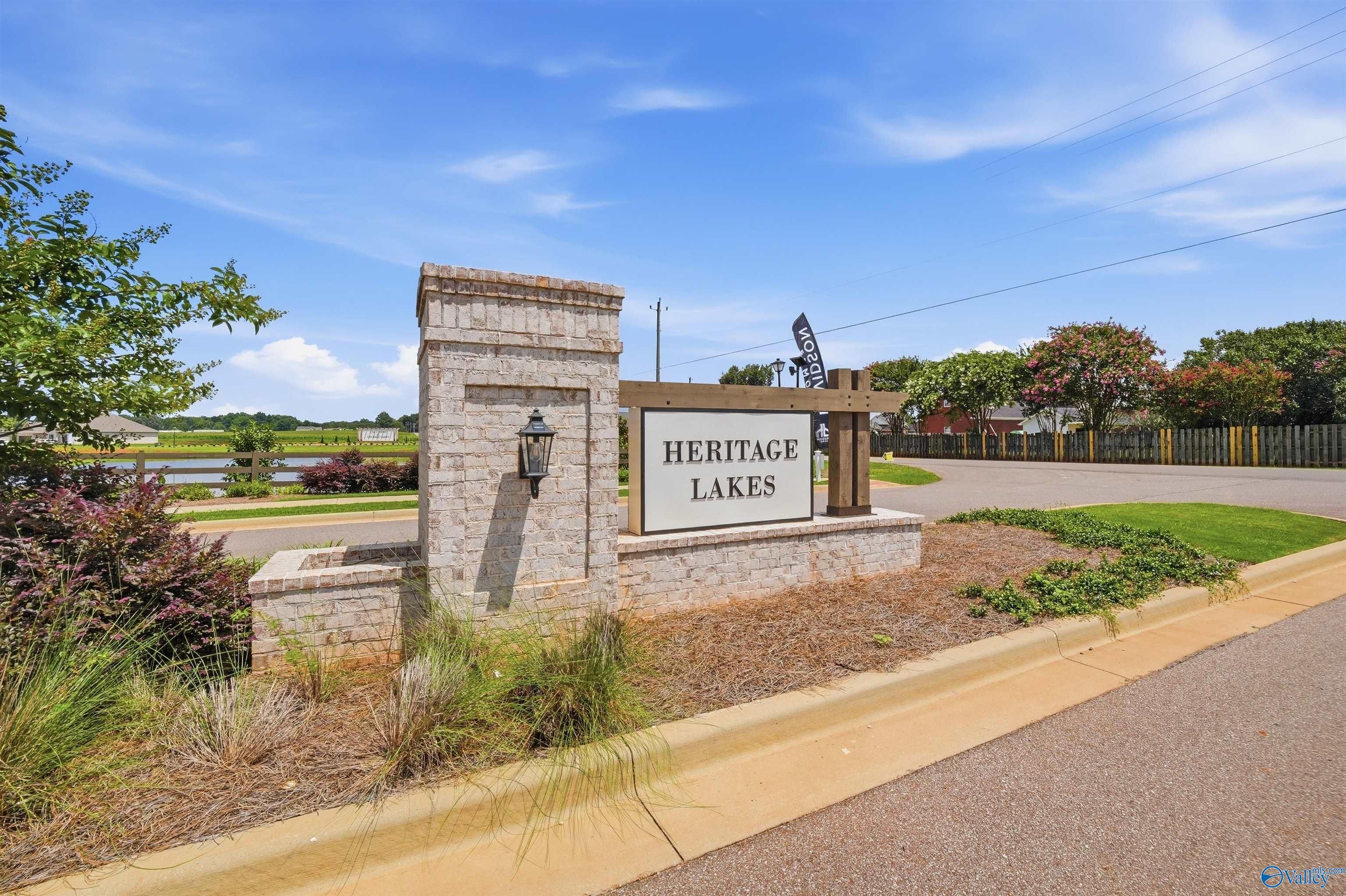 Stone entrance sign for Heritage Lakes community in New Market, Alabama, featuring Davidson Homes neighborhoods.