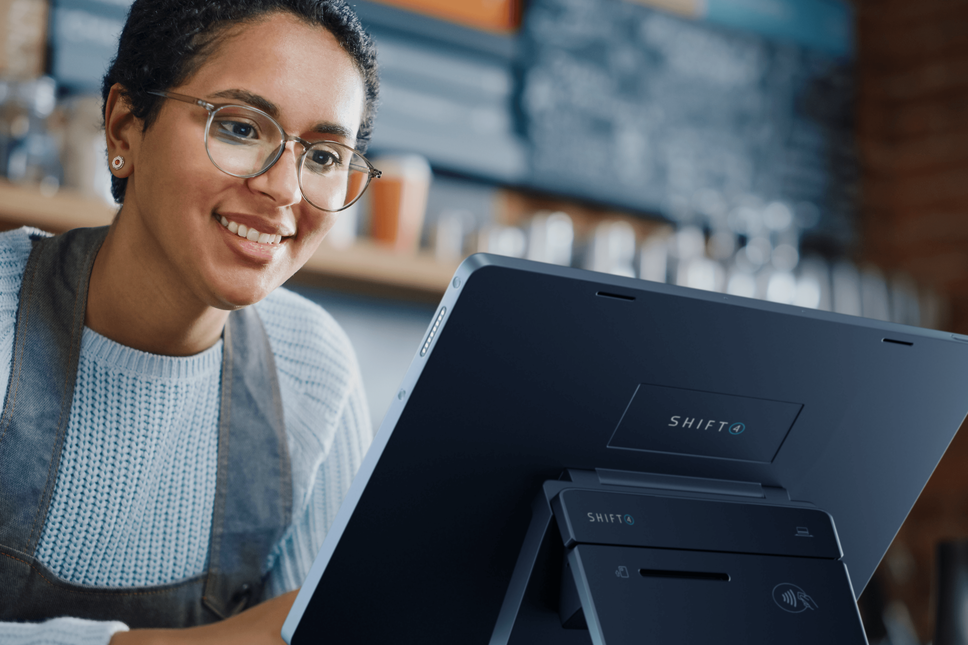 Restaurant employee using a SkyTab POS system - restaurant POS system - SkyTab