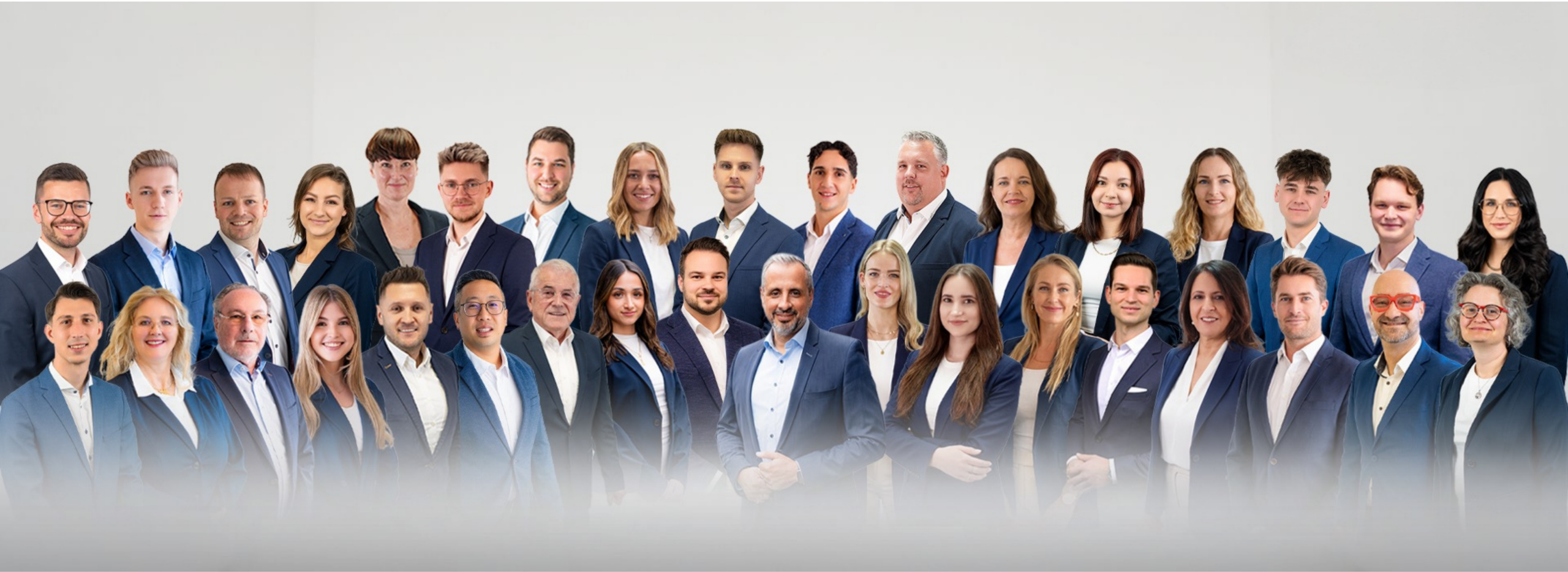 2017 sind wir in Schwäbisch Hall klein, aber ehrgeizig gestartet, mit dem klaren Ziel, die Vermarktung von Immobilien schneller, unkomplizierter und moderner zu machen. Heute zählen wir zu den am schnellsten wachsenden Immobilienunternehmen in Süddeutschland.