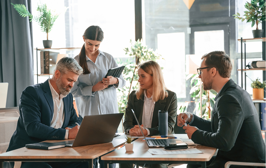Wir entwickeln unsere Arbeitsweise ständig weiter, testen neue Strategien und probieren Dinge so lange aus, bis sie wirklich funktionieren, sowohl für unsere Kunden als auch für uns als Team.