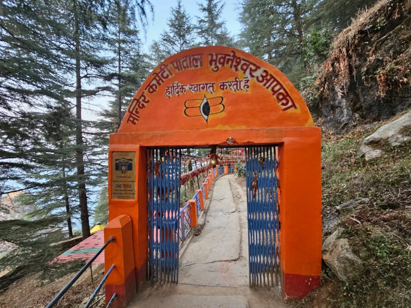 Patal Bhuvneshwar Cave Temple