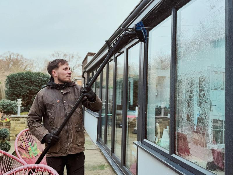 How to Clean Windows Without Streaks