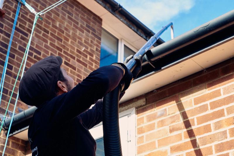 How to Tell When Your Gutters Need Clearing