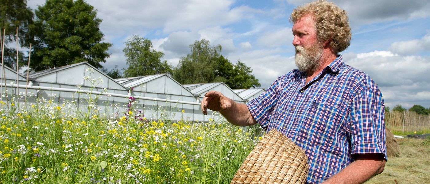 Henk Bunskoek met bijenkorf