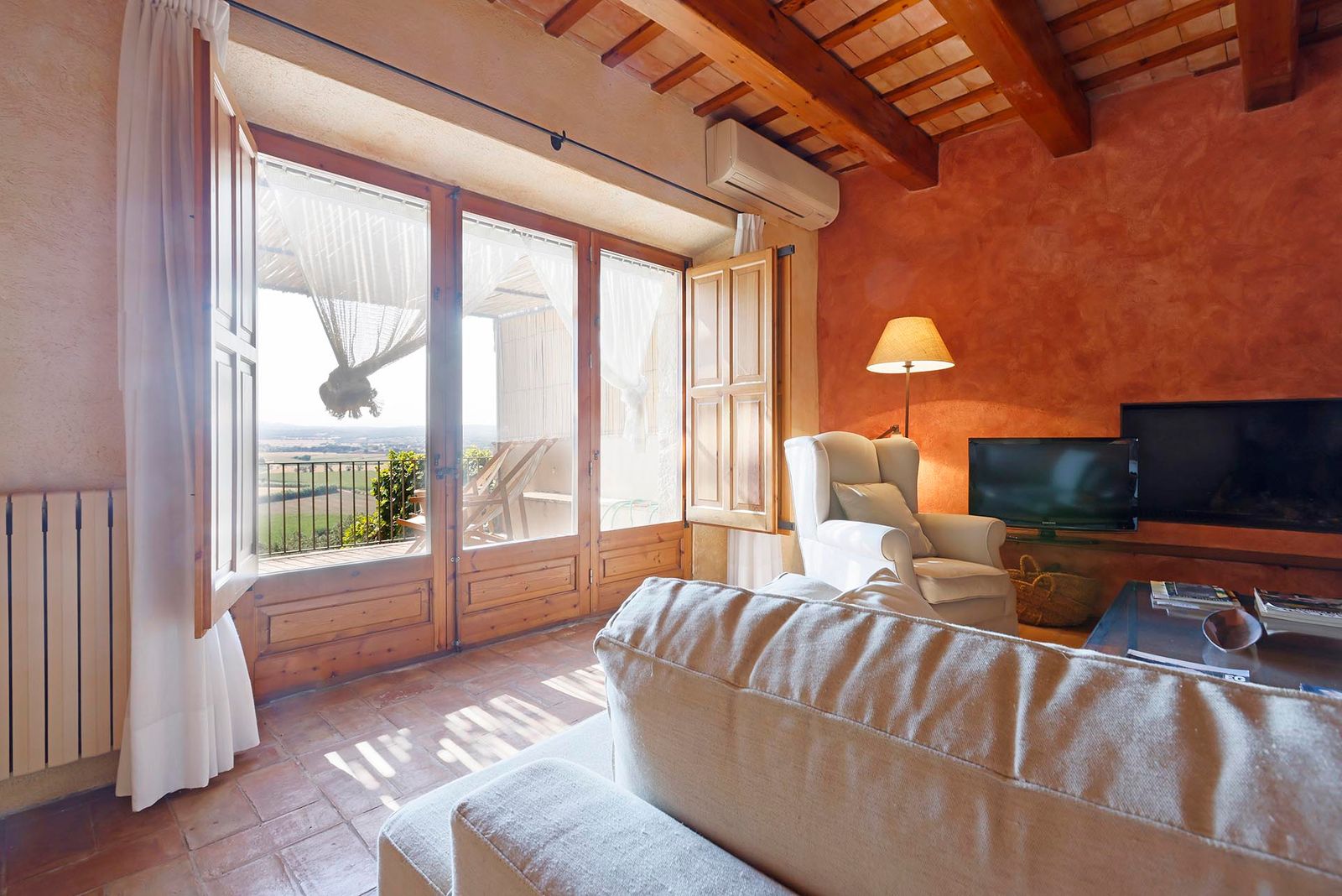 Propiedad de 3 dormitorios, 3 baños y 260m² en venta en Castell del Emporda, La Bisbal - foto 9 de 50