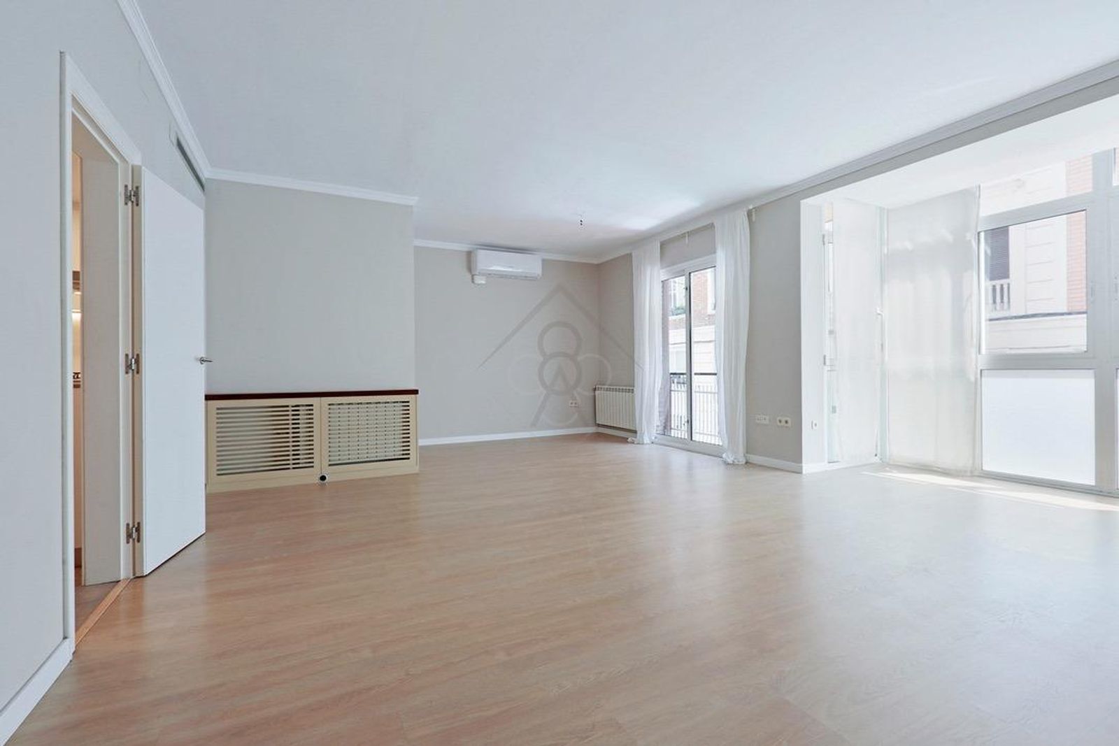 Apartamento de 4 dormitorios, 2 baños y 150m² en venta en Les Tres Torres, Barcelona - foto 5 de 30