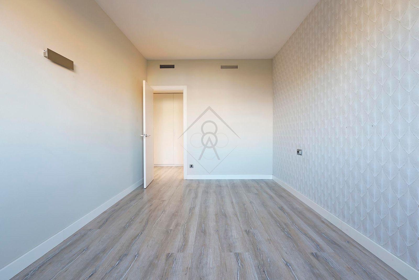 Piso de 3 dormitorios, 3 baños y 130m² en alquiler de temporada en Les Corts, Barcelona - foto 26 de 27