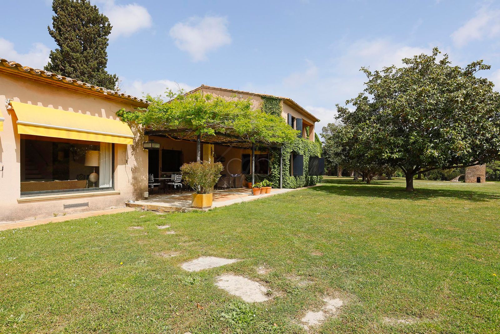 6-bedroom, 6-bathroom 1613m² villa for sale in Mont-Ras, Mont-ras - photo 30 of 35
