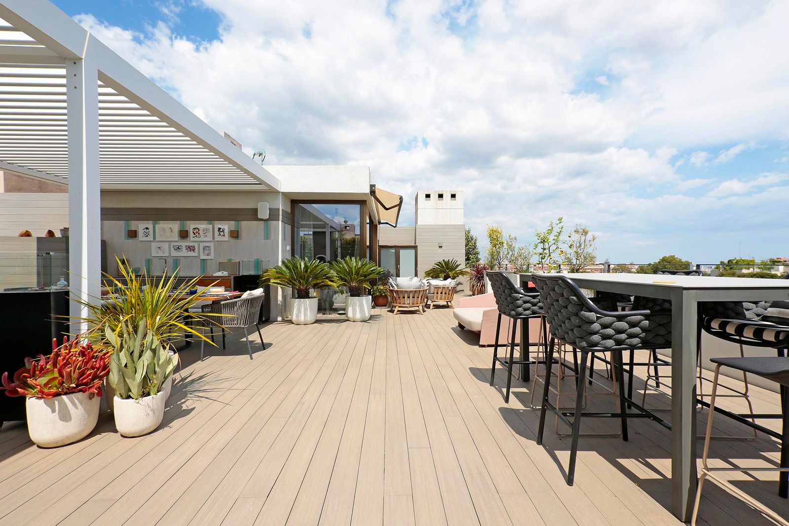 3-bedroom, 4-bathroom 240m² penthouse for sale in Pedralbes, Barcelona - photo 2 of 48