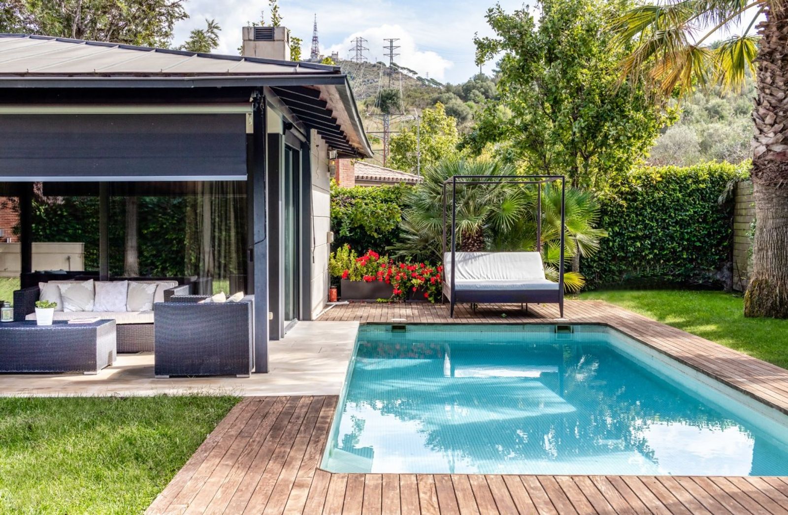 Casa de 6 dormitorios, 4 baños y 346m² en venta en Sant Just Desvern, Sant Just Desvern - foto 2 de 23