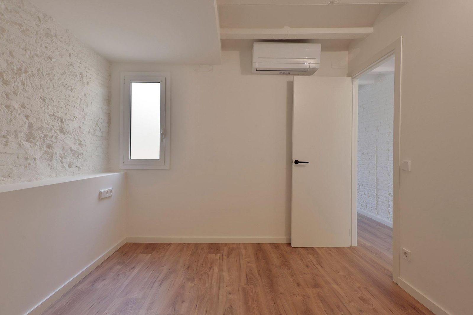 Piso de 2 dormitorios, 2 baños y 80m² en venta en Sant Antoni, Barcelona - foto 13 de 21