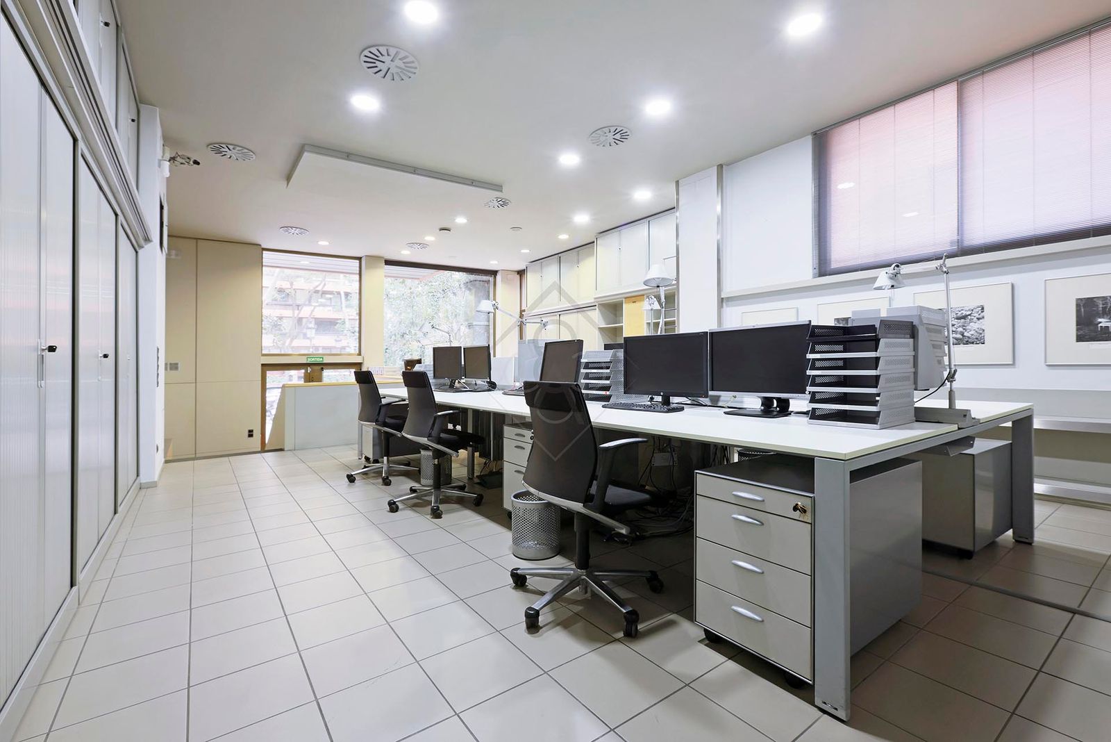 Oficina de 4 dormitorios, 2 baños y 170m² en alquiler en Les Tres Torres, Barcelona - foto 7 de 29