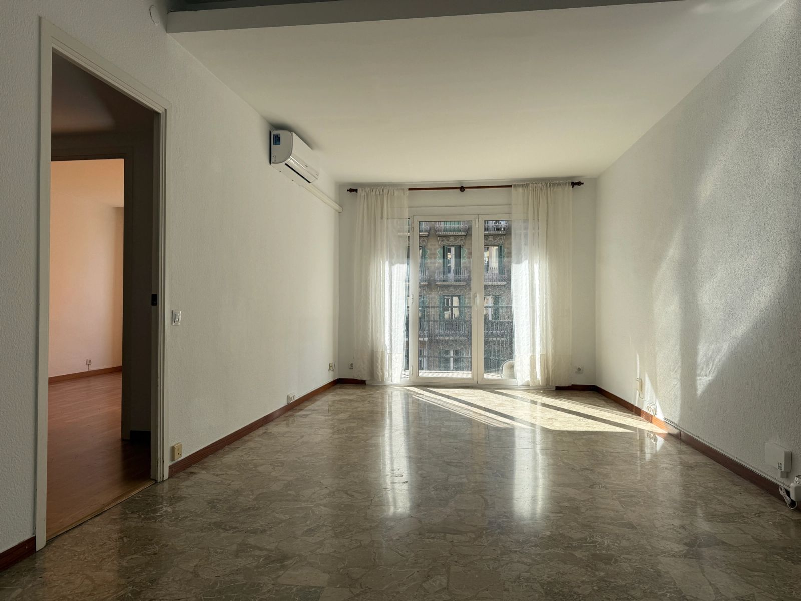 Piso de 4 dormitorios, 2 baños y 96m² en venta en Eixample, Barcelona - foto 4 de 30